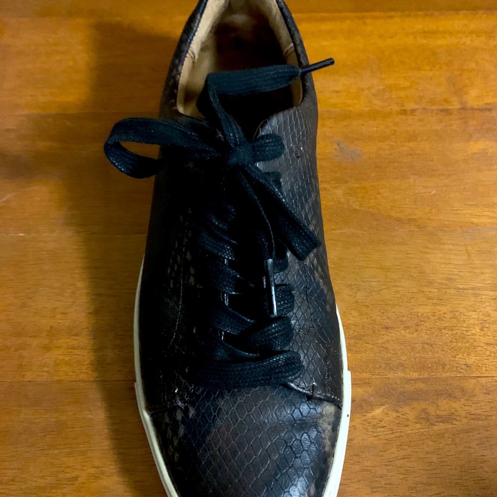 Frye - Picture 2 of 5